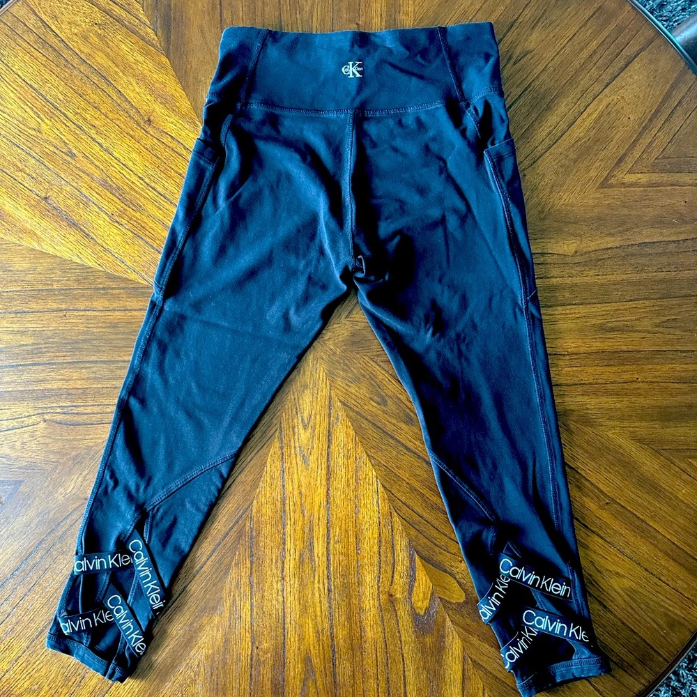 Calvin Klein Capri leggings black size SMALL with calf cut outs.
